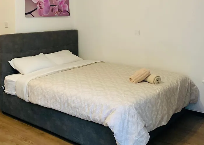 Alex Comfort Room